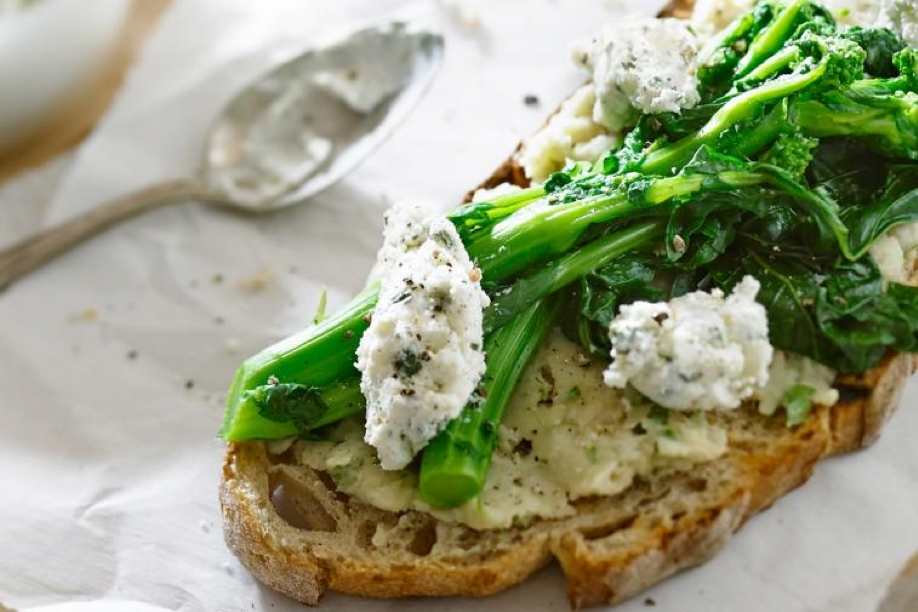 Paneer and Parsley Open Sandwich Paneer and Parsley Open Sandwich