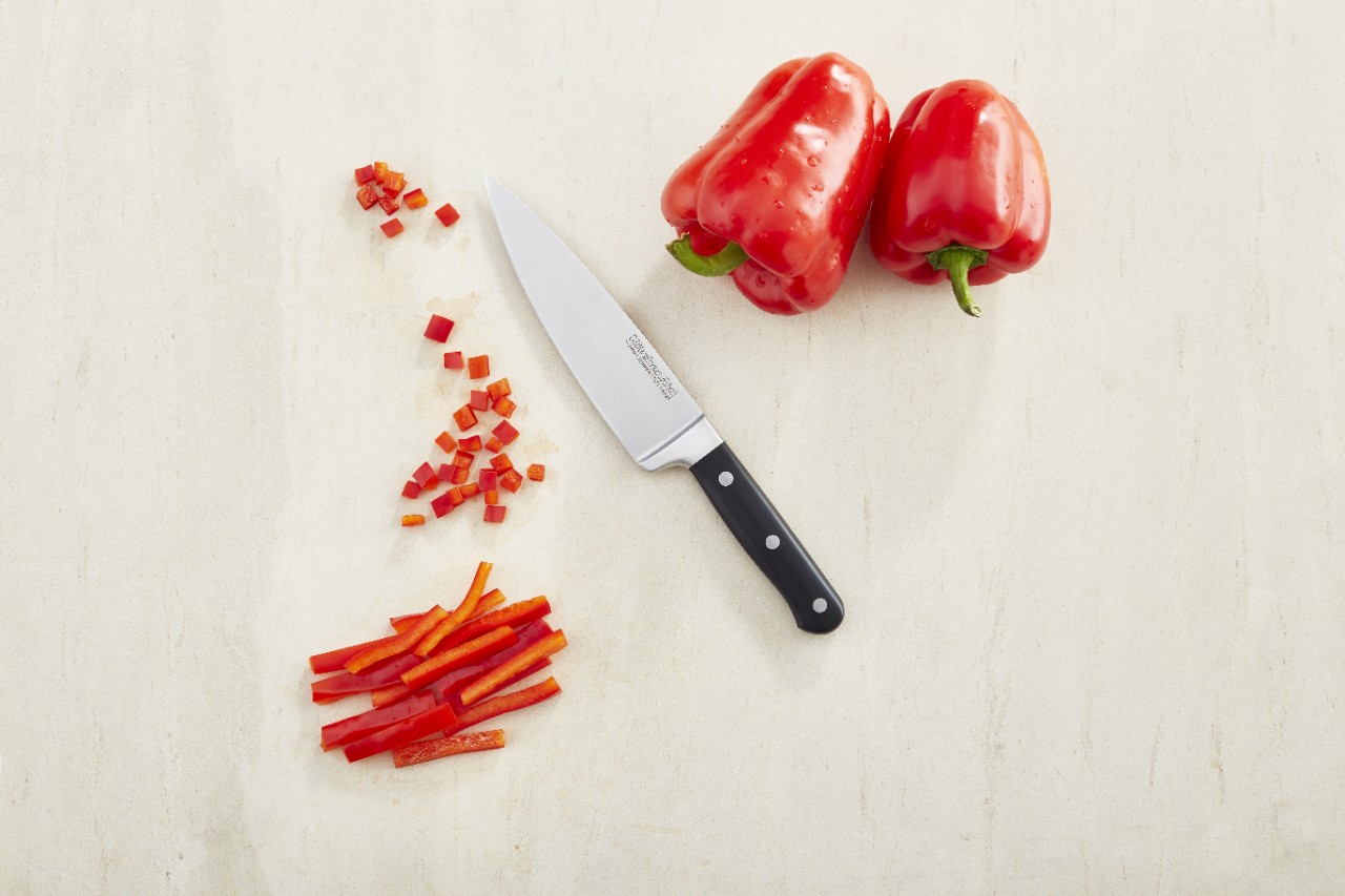 Discover our sleek stainless steel knife set.